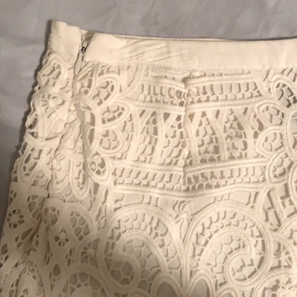 ⭐️Discounted shipping⭐️ A-line laced mini skirt - Picture 2 of 3